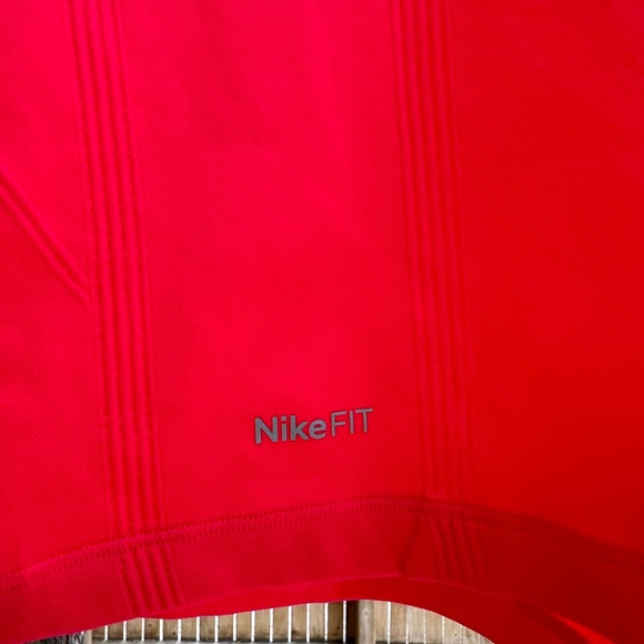 NikeFit Nike NWOT DARK Pink Short Sleeve Tee Shirt size Large - Picture 9 of 15